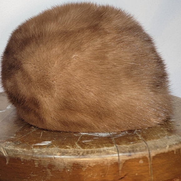 100% real fur vintage hat. Made in Canada. Small. - Picture 2 of 13